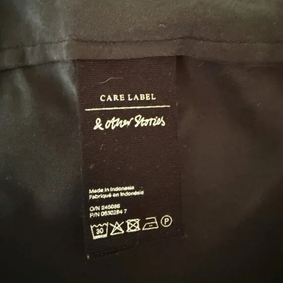 & Other Stories Black Mini Dress – Silky material and flattering Fit - Picture 6 of 7